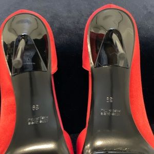 Gorgeous red hot heels